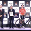 三菱自動車の加藤隆雄社長（向かって左）と、JCLの片山右京代表取締役（中央）による、パートナーシップ宣言（11月1日）