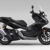 ホンダ ADV160（アステロイドブラックメタリック）