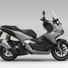 ホンダ ADV160（パールスモーキーグレー）