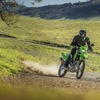 カワサキ、新型デュアルパーパスモデル『KLX230』とローシート『KLX230 S』発表