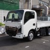 ステーションのそばにはバッテリーパック2個を装備したエルフEVのプロトタイプもあった