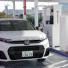 水素ステーションで水素を充填するホンダ CR-V e:FCEV