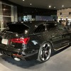 アウディ RS6アバントGT。車両左後方が透明有機ELパネル