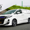 アルファードをベースにした、ノンストレッチ型の霊柩車「ディアナ」。セレモニー専用の仕様だ