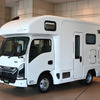 日本特種ボディーの手によるいすゞ エルフミオベースのキャンピングカー