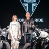 発表会には平嶋夏海さん（左）と小峠英二さん（右）も登場