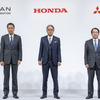 日産自動車の内田誠社長（左）、ホンダの三部敏宏社長（中）、三菱自動車の加藤隆雄社長（右）