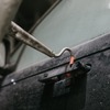 JLRが自動ロボット「ルディ」を導入しマイナス40度でドア開閉の耐久性テスト