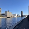 豊洲運河。延伸線は画面中央付近で左右に横切る。右手が豊洲方面、左手が住吉方面