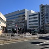 東陽町駅前交差点。延伸線は右奥が豊洲方面、左手前が住吉方面