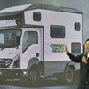 プレスカンファレンスに登壇した、いすゞ自動車 フリート営業第一部 第三グループの大塚将人氏