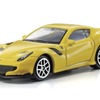 Bburagoの1/64スケールミニカー、フェラーリ F12 tdf
