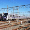東京メトロ18000系（同型車、手前）