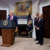 トランプ大統領（向かって左から2人目）の記者会見。向かって右から2人目がソフトバンクグループの孫正義会長兼社長