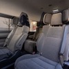 共同開発の「シェア乗り車両」はトヨタ『ハイエースワゴン』をベースに8名分の後部座席エリアを4名分のシートに改造