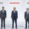 12月23日の合同会見での日産自動車の内田誠社長（左）、ホンダの三部敏宏社長（中）、三菱自動車の加藤隆雄社長（右）