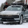 ボルボ EX30クロスカントリー 市販型のプロトタイプ