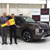 三菱自動車が日産自動車大学校の京都校に『アウトランダーPHEV』を寄贈