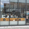 伊都岐珈琲もガラス張りで見やすいので、待ち合わせ場所としてもアリ？　東京メトロ銀座線 表参道駅のB1出口を出たらすぐだ。