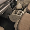 『エブリイ』系列車の車内に調和する、カーメイトのコンソールボックス
