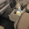 『エブリイ』系列車の車内に調和する、カーメイトのコンソールボックス