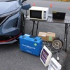 アリア NISMOにV2Lの外部給電器を接続し、電子レンジや電熱器などを稼働