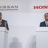 日産の内田社長（向かって左）とホンダの三部社長（2024年12月）
