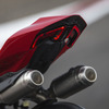 シート下に2本装備するサイレンサー。ライダーに近いところにサイレンサーがあり、ドゥカティサウンドを楽しみやすい。