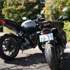 ホンダ CB650R E-Clutch（左）とヤマハ MT-09 Y-AMT（右）