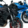 スズキ GSX-8S（手前）とGSX-8R（奥）