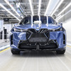 BMW『iX』改良新型の生産をドイツ・ディンゴルフィング工場で開始