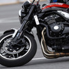 SHOWAハイパフォーマンスシリーズKITを装着したカワサキ Z900RS