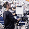 メルセデスベンツがドイツ・ベルリンのマリーエンフェルデ工場に人型ロボットを導入