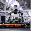 メルセデスベンツがドイツ・ベルリンのマリーエンフェルデ工場に人型ロボットを導入