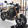 ヤマハ XSR900 ABS 2025年モデルの日本限定カラー「アイボリー」（大阪モーターサイクルショー2025）