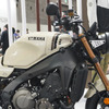 ヤマハ XSR900 ABS 2025年モデルの日本限定カラー「アイボリー」（大阪モーターサイクルショー2025）