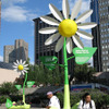 ニューヨークに巨大ソーラーフラワー出現…新型 プリウス をPR