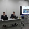 広幅ナノ積層フィルム「PICASUS VT」記者説明会。左が東レ フィルム研究所所長の長田俊一氏、右がフィルム研究所 主任研究員の宇都孝行氏