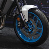 大阪モーターサイクルショー2025に先行展示された「マットライトグレー」のヤマハ MT-09（アクセサリー装着車）