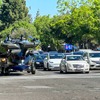 カリフォルニアの交差点で信号待ちするASKA A5