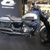 400cc Vツインを搭載するQJモーター SRV400VS（東京モーターサイクルショー2025）