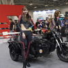 東京モーターサイクルショー2025で大きく展開されたQJモーターのブース