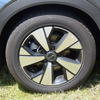 ドルフィン ロングレンジのアルミホイール。タイヤは205/55R16サイズのブリヂストン「エコピアEP150」。