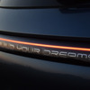 リアガーニッシュ内に「BUILD YOUR DREAMS（BYD）」の文字が。筆者は面白いと思ったが世界市場では不評だったらしく、廃止の方向だそうだ。