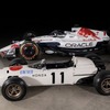 F1日本GP限定カラーのレッドブルRB21（奥）とホンダRA272