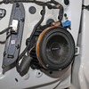 ドアを開けると高音質化のキーワードになるスピーカー取り付けが見える。ESB5.165をチョイスして取り付けにも気を配る。