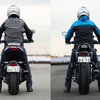 スズキ カタナ（左）とGSX-S1000（右）の足つき