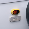 降車ボタンとともにUSBソケットも装備