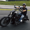 ゲストライダー・魔裟斗さんを先頭にハーレーダビッドソンが交通安全祈願パレードを実施