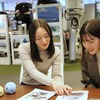 スズキ ワゴンRスマイルのスタイリングを担当した長谷川尚実さん（左）とCMFを担当した山下百香さん（右）